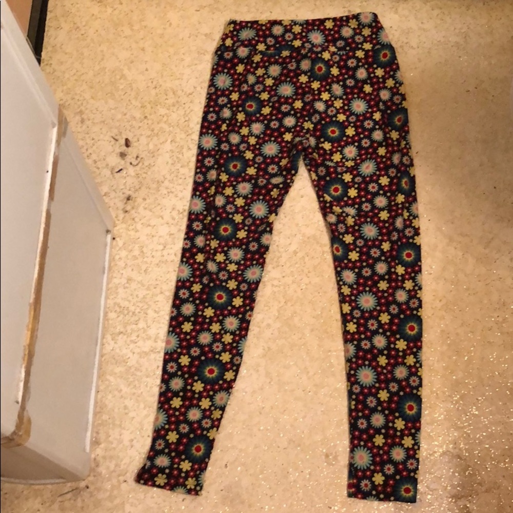 LuLaRoe ONE SIZE floral leggings❤️